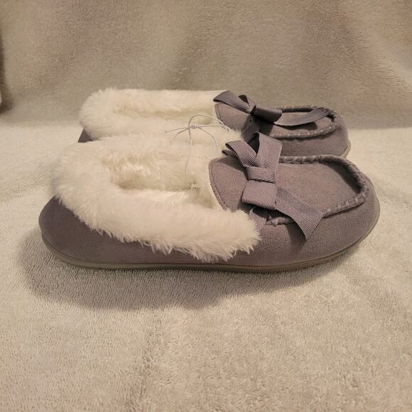 Sonoma Supercozy Gray & White Moccasin House Shoe Slippers Small 5/6 NWT - Picture 6 of 7